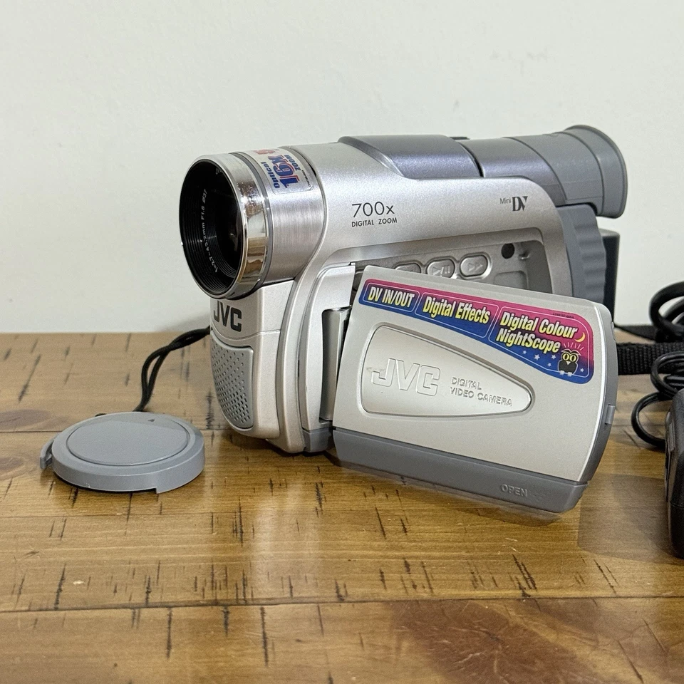 JVC GR-D31EK Handheld MiniDV Camcorder Silver Tested With Charger - Need Battery - Image 3 of 4