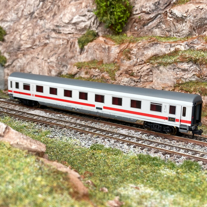 Voiture IC 2013 Minitrix 18416 fini les deraillements en echelle N