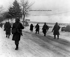Battle of the Bulge 101st Airborne troops  8"x 10" WWII Photo WW2 Picture #174