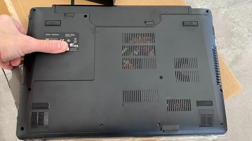 Eluktronics N650DU 15.6" Pentium Desktop CPU, intel HD graphics 1080p Barebones - Image 4 of 4