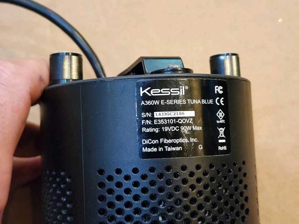 Luz LED KESSIL A360W Serie E Azul Atún 90watt 4 Piezas o Reparación Foto 2 de 4