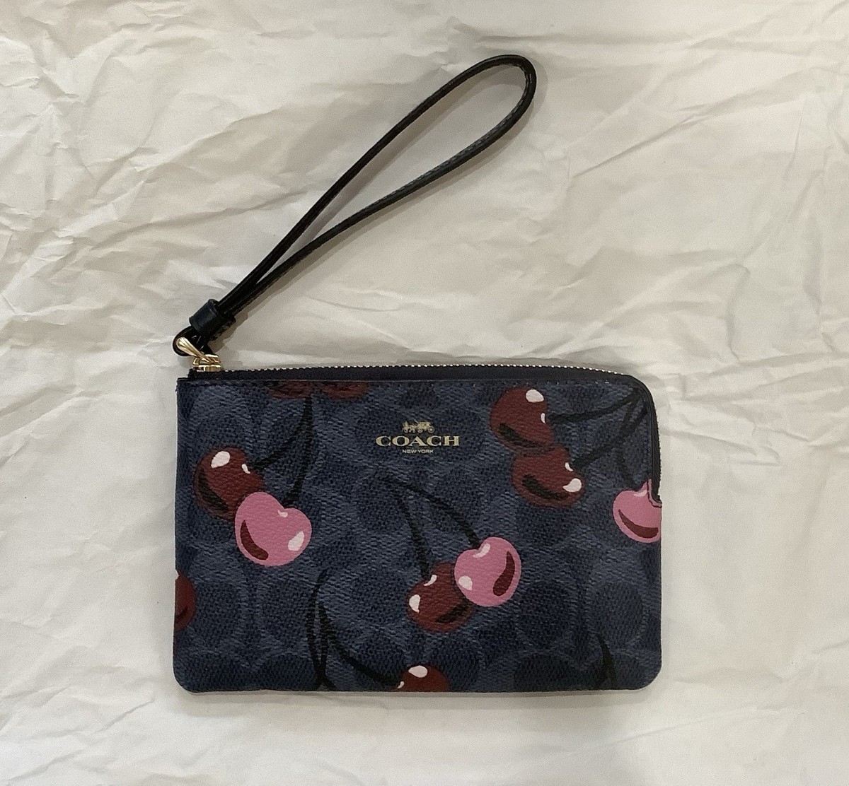 COACH チェリー ウォレット COACH® Outlet | Medium Corner Zip Wallet With Cherry Print
