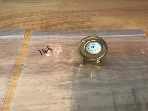 Miniature Quartz clocks and other makes. Over 100 clocks - Foto 285 di 470
