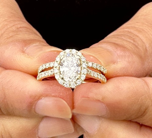 Anillo de compromiso con halo de diamantes naturales de corte ovalado certificado por GIA de oro amarillo de 14 k 1,70 - Imagen 15 de 15