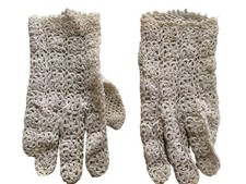 Vintage Ladies Hand Crocheted Gloves Creamy Floral Lace Design Elegant Delicate