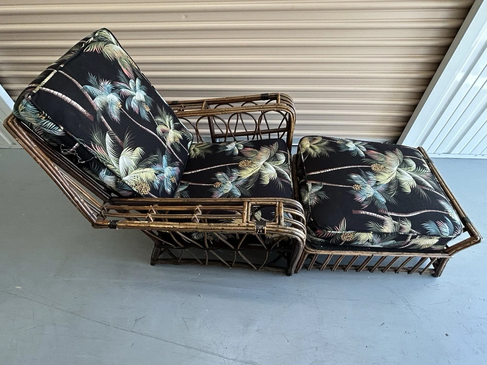 Antiguo sillón Stick Reed con otomana - silla club de mimbre dividida con taburete Foto 3 de 4