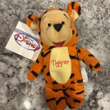 WINNIE THE POOH in Tigger Costume Bean Bag 8" vintage 1999 The Disney Store