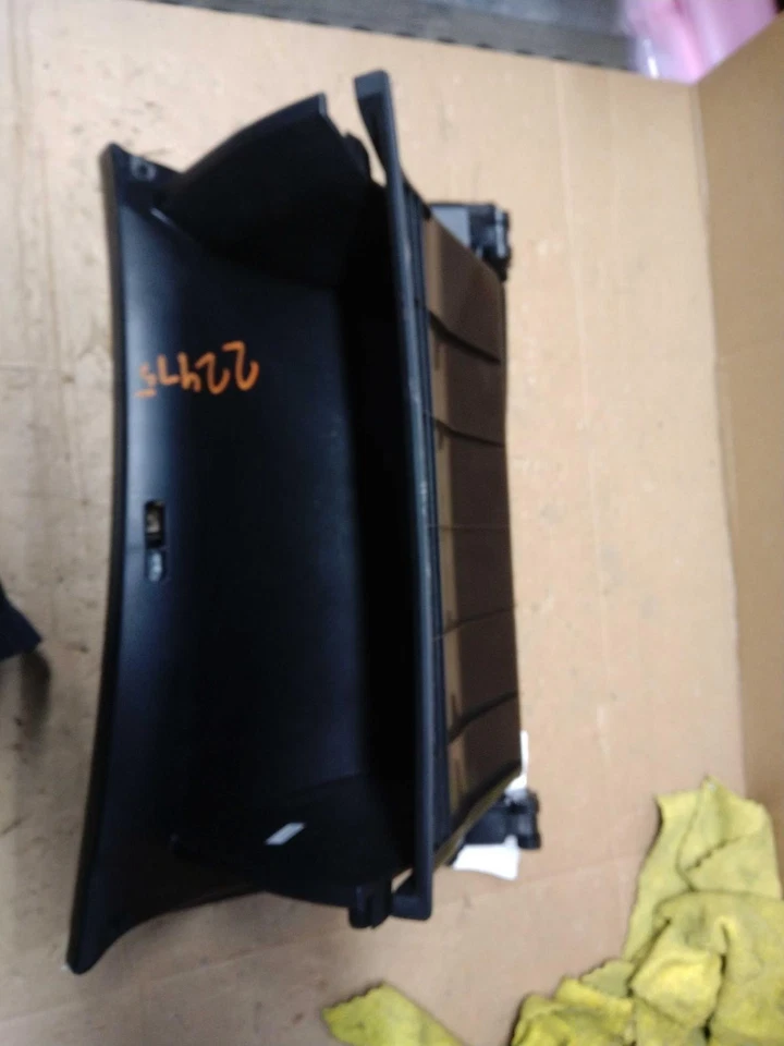 Guantera usada se adapta a: Honda Accord 2011 grado A Foto 2 de 3