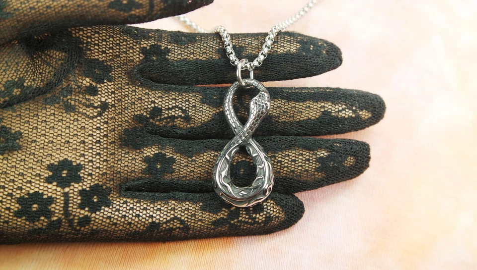 Collar o Llavero Año de la Serpiente, Impermeable e Hipoalergénico Inoxidable Foto 2 de 4