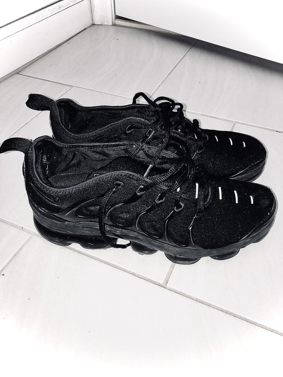 nike air vapormax plus triple black for sale