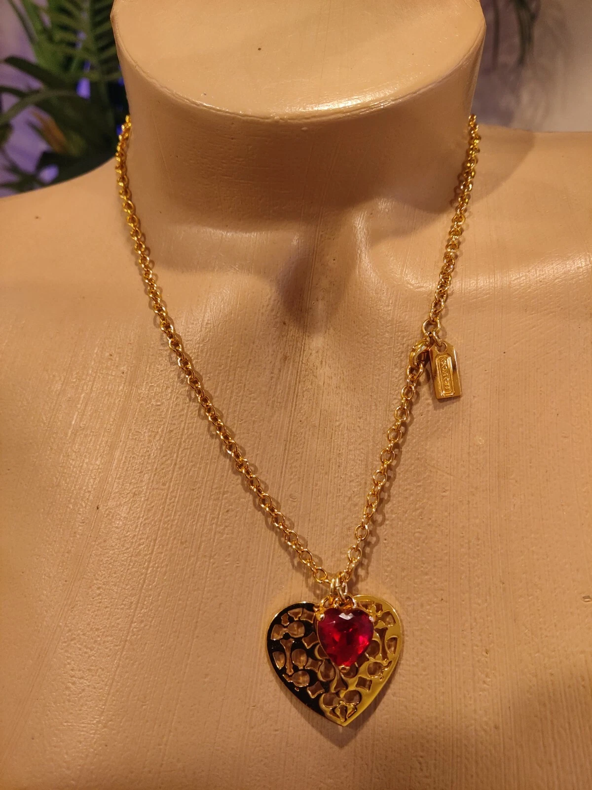Collana Charm Cuore Ritagliato Firma Coach Oro Rubino Cuore 18" Nuova Senza Etichette