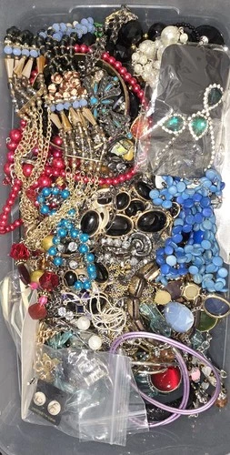 7 Lbs Mixed Jewelry Lot Wearable Vintage New Modern Gold Silver Tone Costume