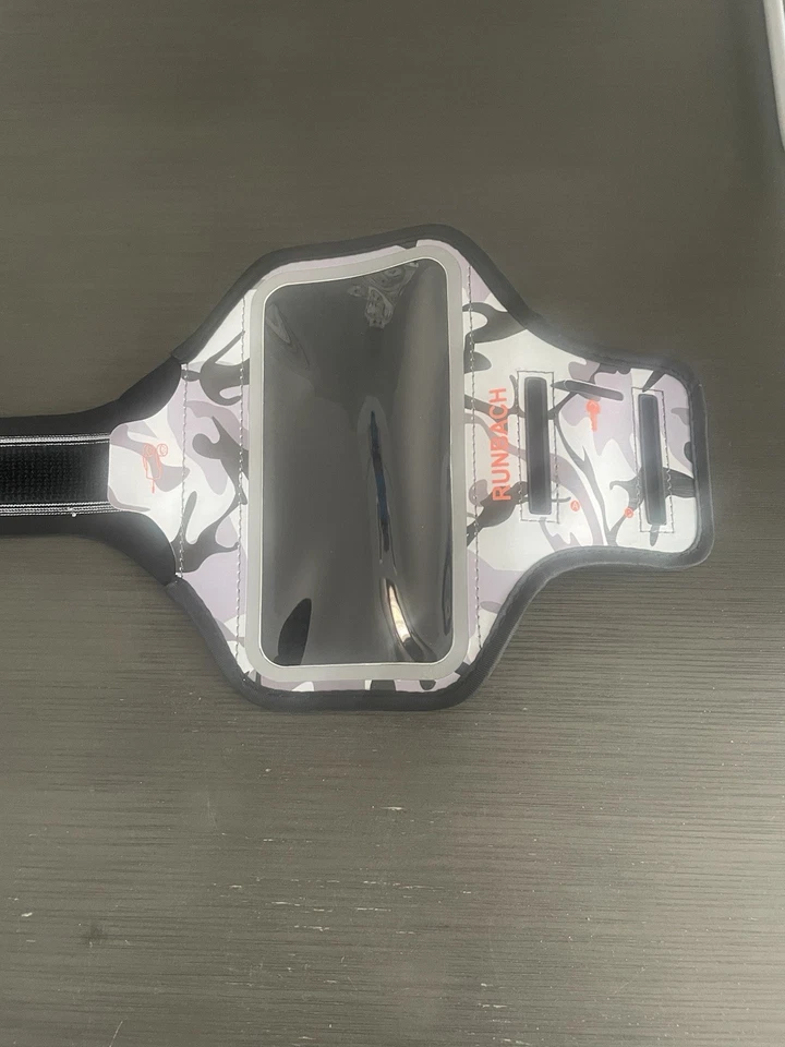 Runbach Universal Camo Phone Armband/ Arm Band Sleeve/ Phone / Key /Card Holder - Image 2 of 4