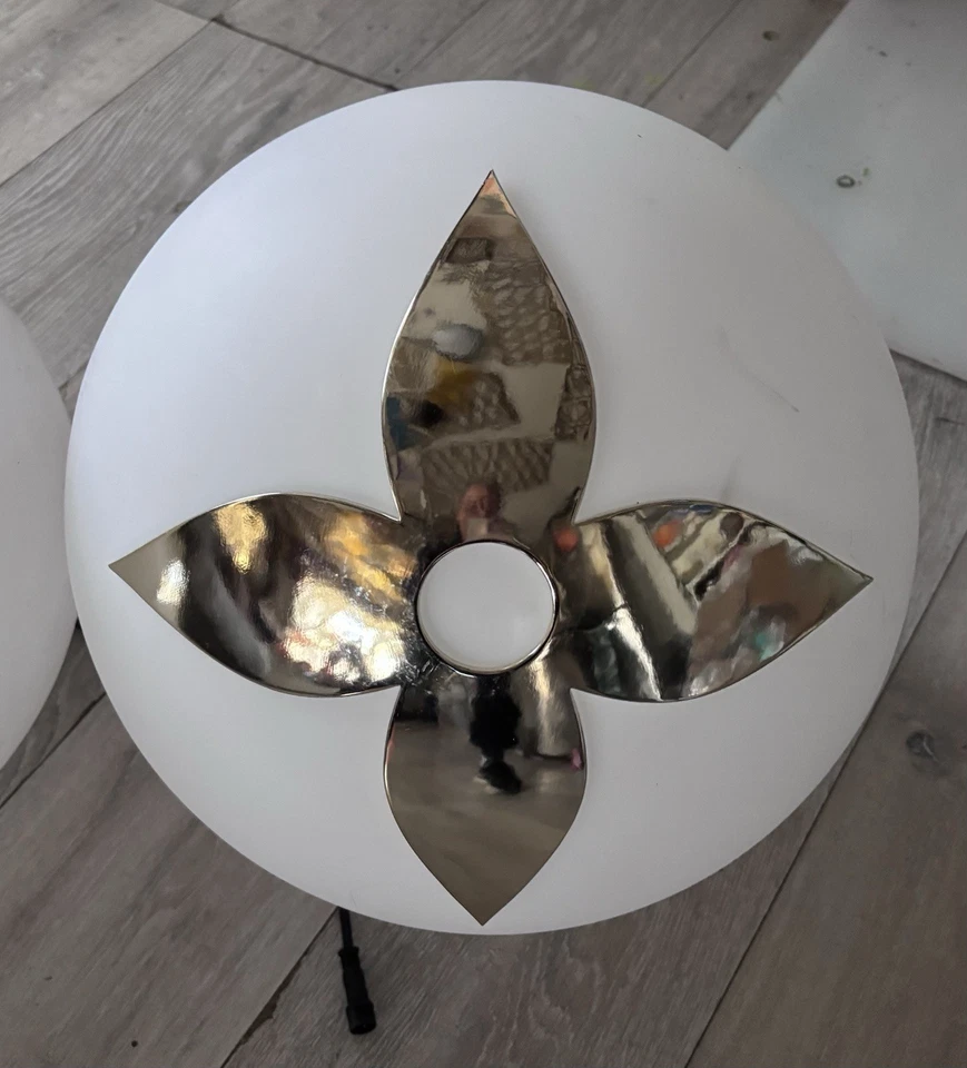 LOUIS VUITTON STORE DISPLAY WHITE AND GOLD LIGHT UP GLOBAL THEY ARE BEAUTIFUL - Image 3 of 3