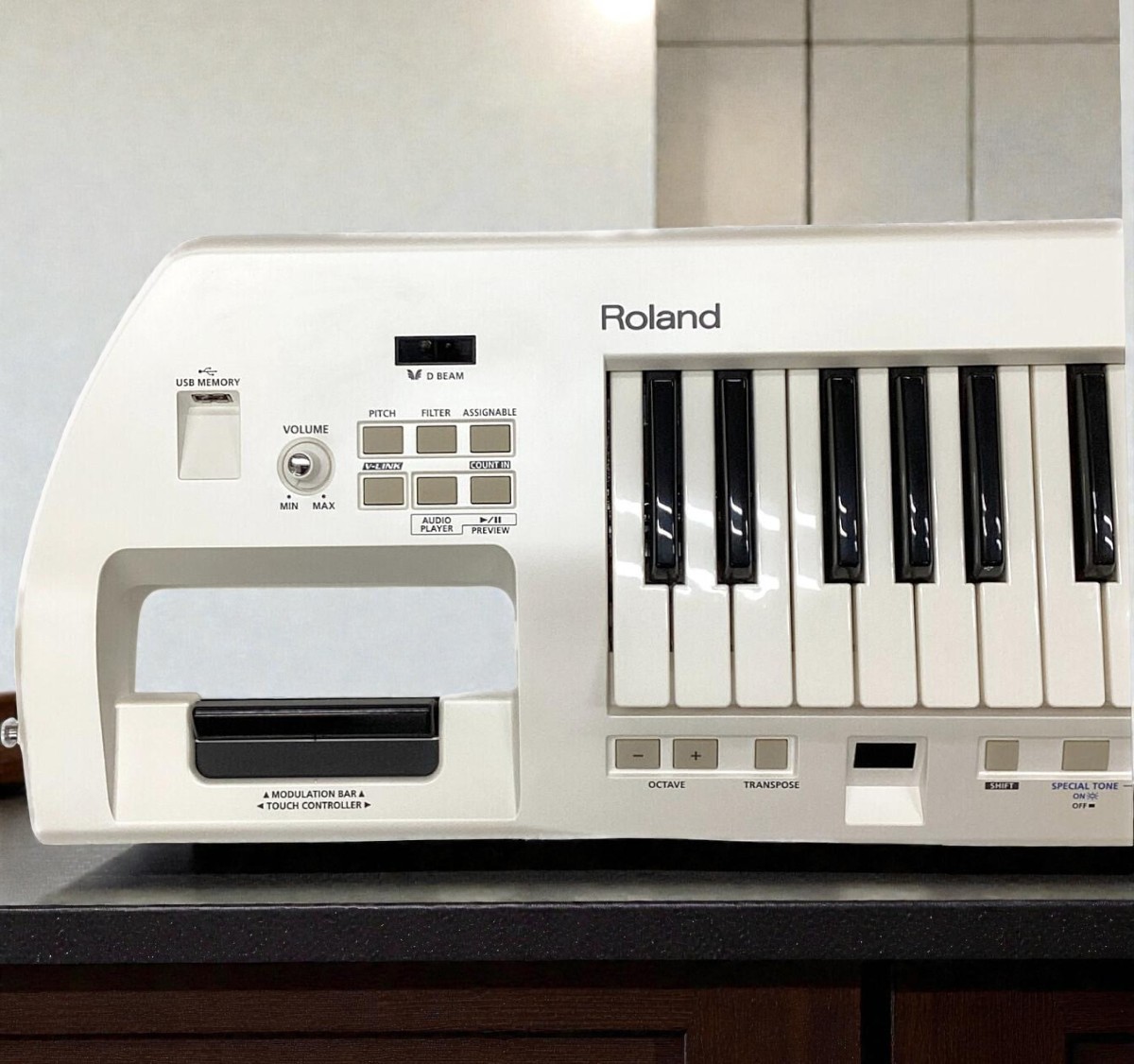 Roland AX-09 Lucina Pearl White KEYTAR Shoulder Synthesizer