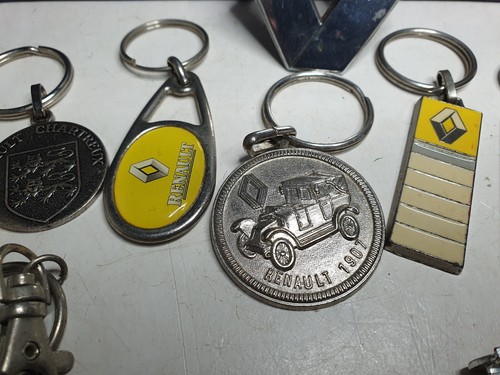RENAULT VARIOUS KEYCHAIN LOT + BADGE,,,bourbon or others? kechain lh - Picture 3 of 12