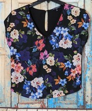 One Clothing Womens Size Small Floral Top Button Closure Short Sleeve V Neck 
