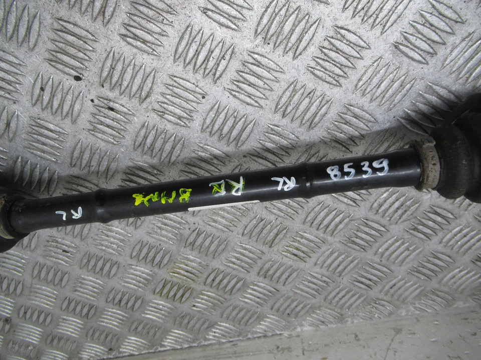 2013 BMW 1 116D F20 1.6 DIESEL MK2 5D HATCH MANUAL LEFT SIDE DRIVESHAFT REF8539 - Image 3 of 4