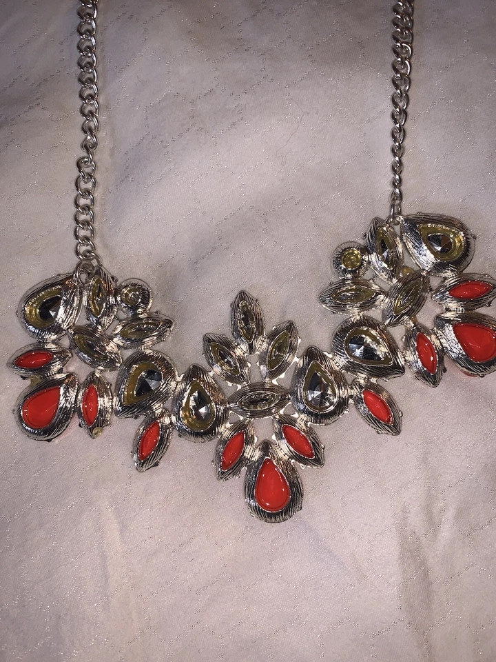 collar cristal floral dividido por H&M Foto 3 de 4