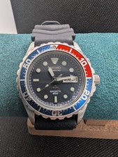 Seiko Kinetic Sports 200 Divers Watch.  Pepsi bezel.  5M43-0A40 1990's 
