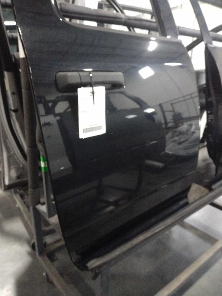 Conjunto de puerta trasera derecha usado lado trasero se adapta a: camioneta Ram Dodge 1500 2017 Quad Ca Foto 2 de 3