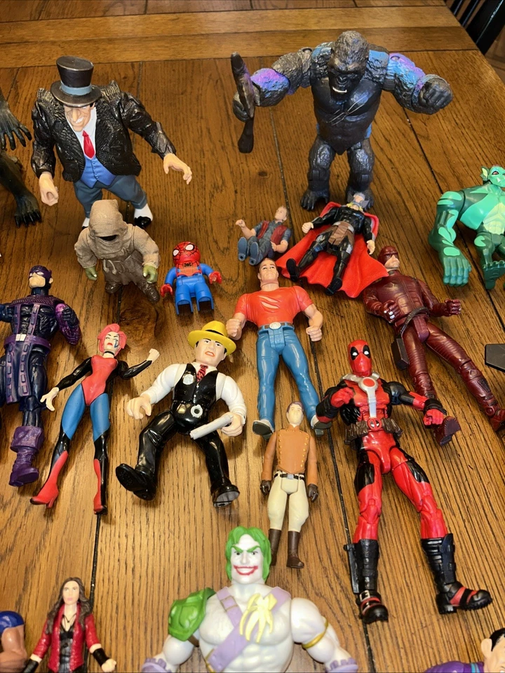 Lote enorme figuras de acción Marvel, DC Comics nuevo lote mixto vintage Deadpool Batman Foto 4 de 4