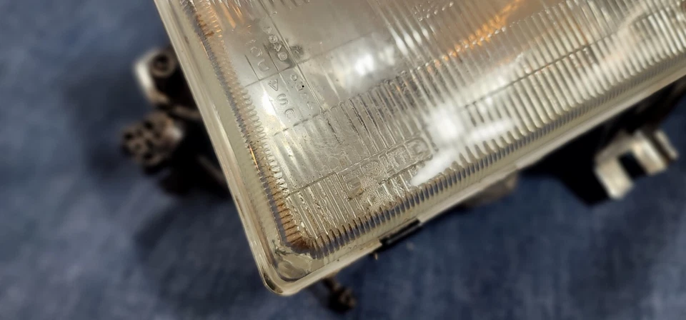 Faro derecho GM 1989 1990 OEM 16507106 Cadillac Deville Fleetwood (LW) Foto 2 de 4