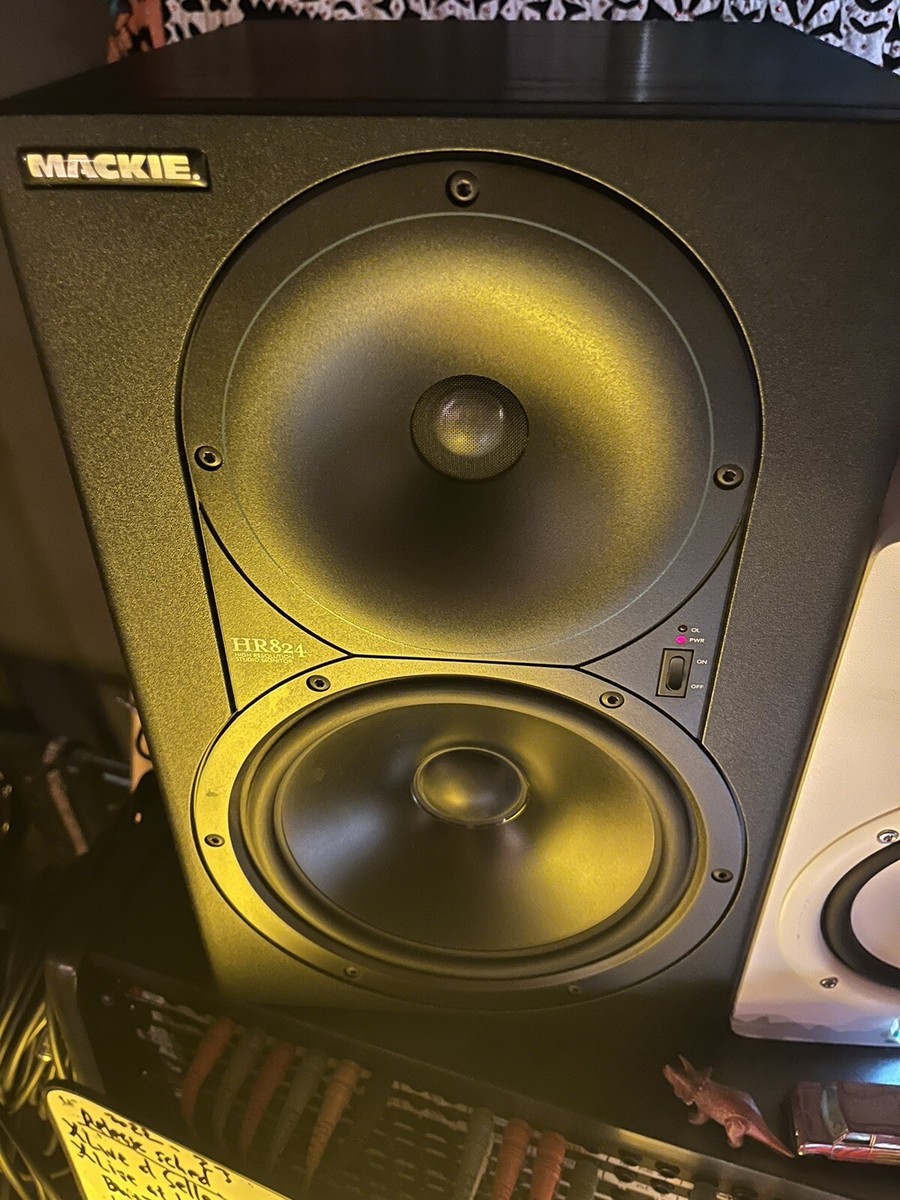 Mackie HR824 8