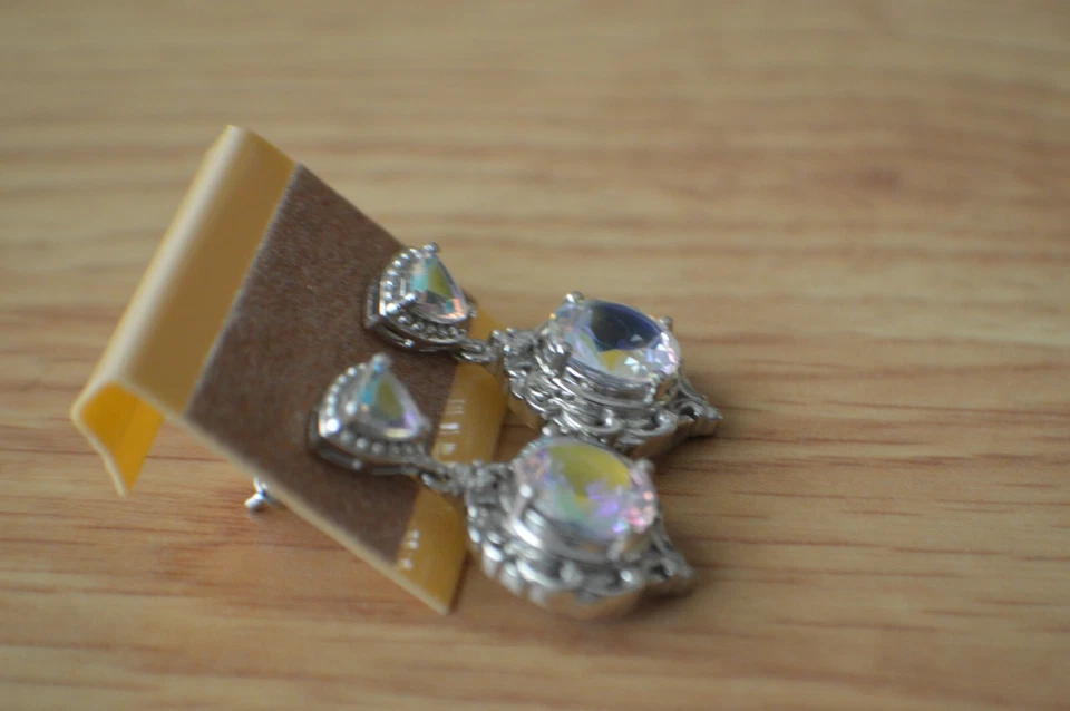 Pendientes colgantes de topacio místico/circón de 7,40 quilates platino sobre plata fina Foto 4 de 4