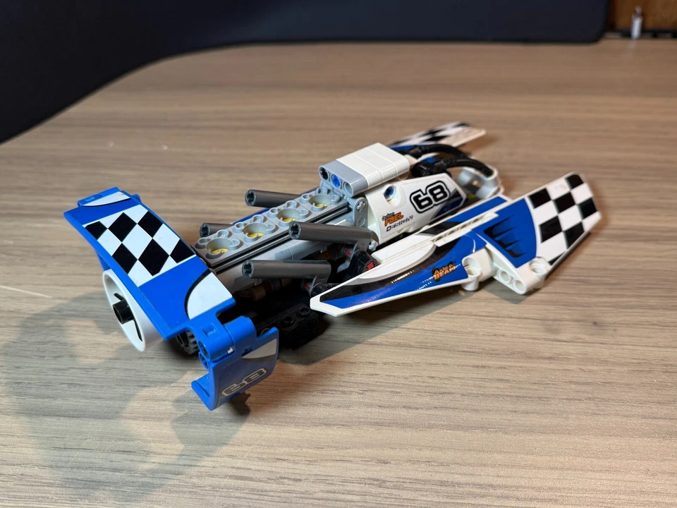 LEGO Technic 42045 Hydroplane Racer, foto 2 di 5
