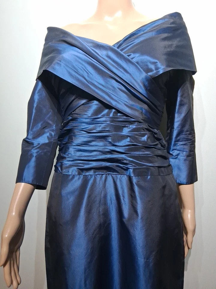 Teri Jon Rickie Freeman Navy Blue Tafetta Silk Gown 3/4 Sleeve Size 4 - Image 3 of 4