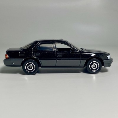 Matchbox 1994 Lexus LS 400 1:64 Scale Diecast Diorama Model Car