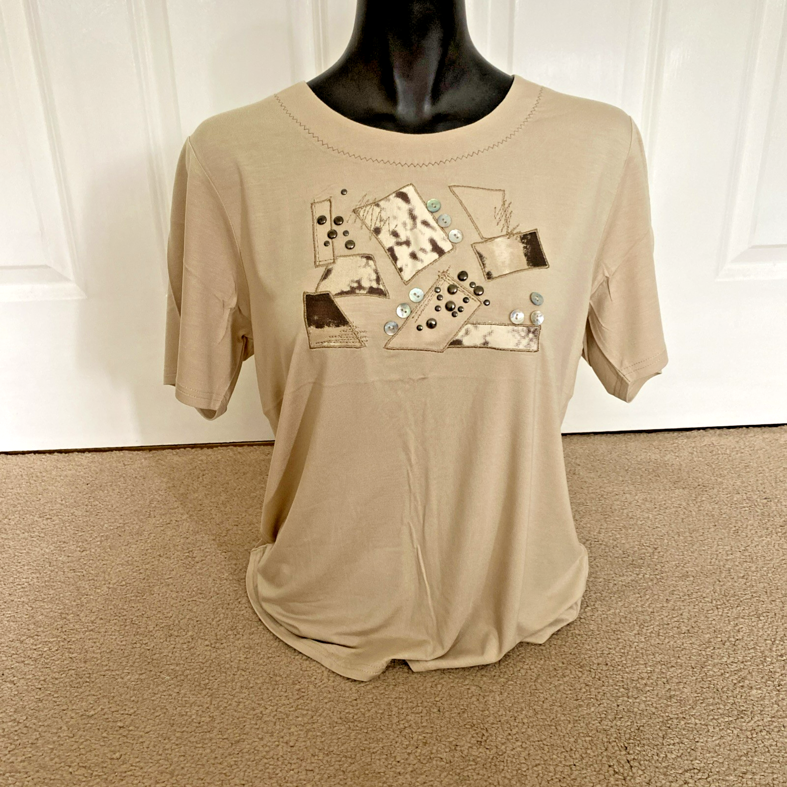 Emreco Ladies Beige Patterned Short Sleeved T Shirt  Size UK 16 BNWT