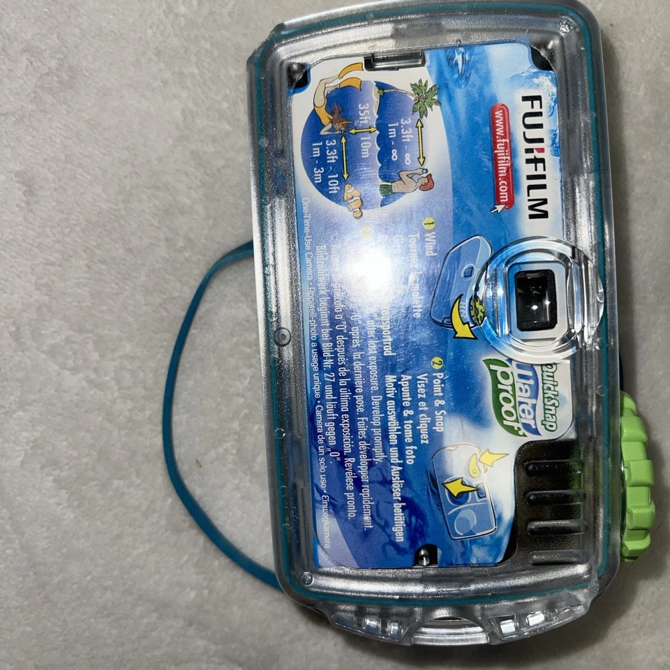 FujiFilm QuickSnap Waterproof Disposable Film Camera - Image 3 of 4