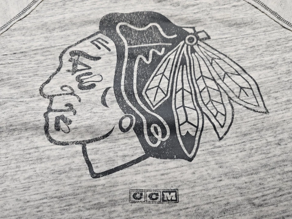 Suéter Pullover Gris Para Mujer Chicago Blackhawks NHL CCM Talla L Foto 3 de 4