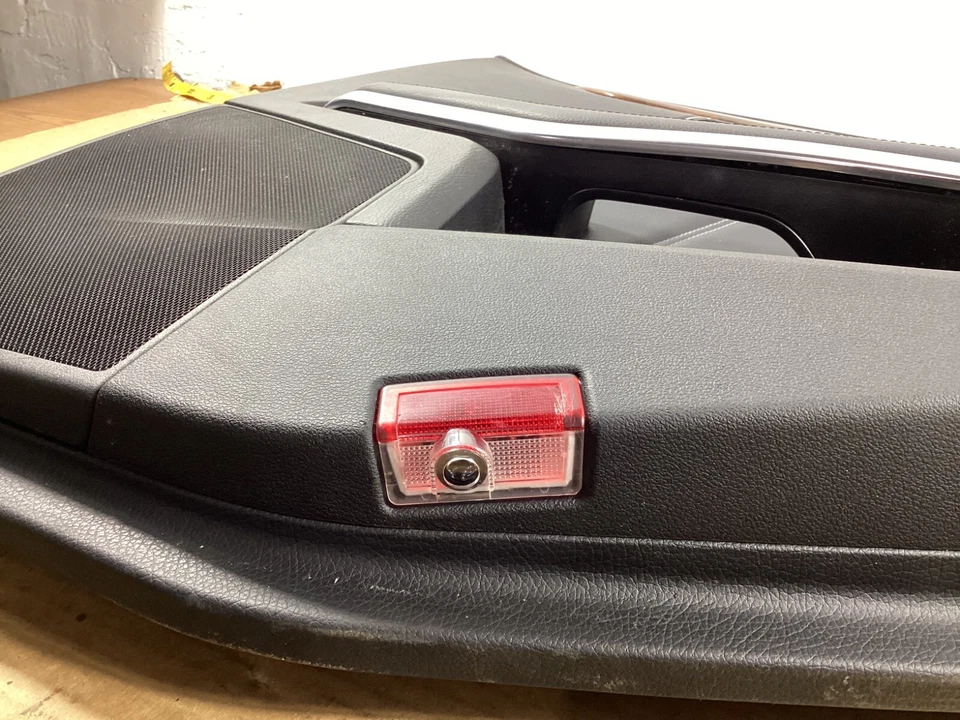 2014-2016 Mercedes-Benz E350 E400 E550 Rear Right Interior Door Panel Nappa OEM. Foto 2 de 4