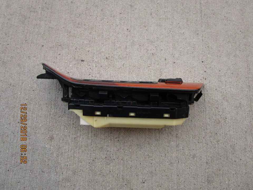99 - 03 LEXUS RX300 3.0L DRIVER SIDE MASTER POWER WINDOW SWITCH P/N 84040-48020 - Image 3 of 4