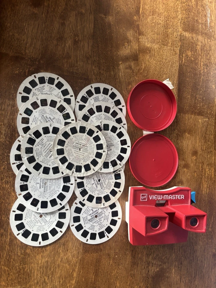 Vintage 1974 GAF View Master (Charlie Brown) With 10 Reels - Image 4 of 4