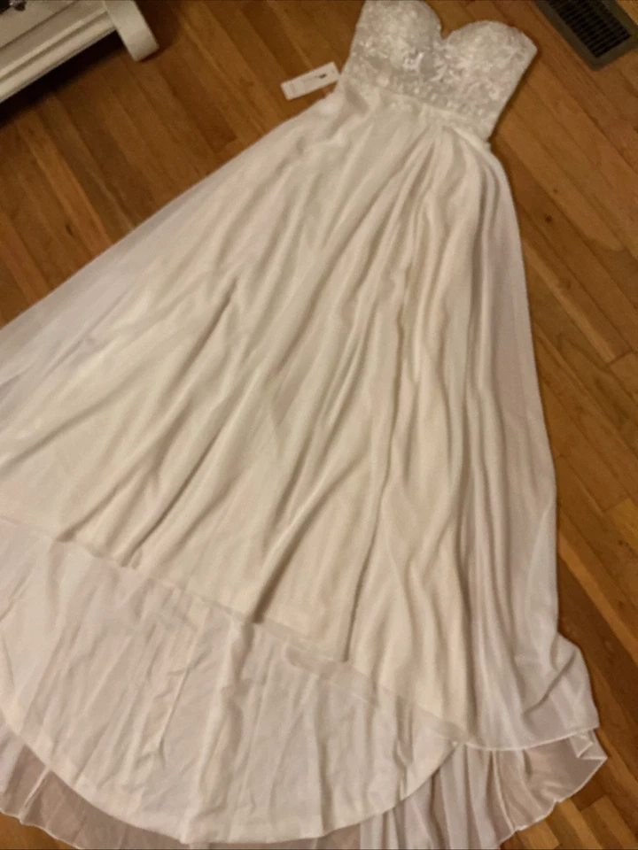 Wedding Dress Ivory Full Length With Mid Length Train. Dress Is Strapless Size 8 - Image 3 of 4