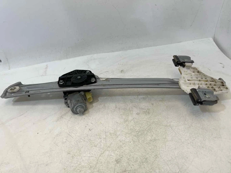 FITS 15-20 CHEVY GMC SUBURBAN 1500 SERIES RH REAR DOOR REGULATOR AUTO UP & DOWN - Image 3 of 4