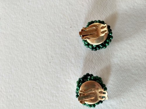 Hong Kong Multi Strand Forest Green Necklace & Clip Earrings, Gold Tone Clasp - Picture 5 of 5