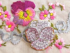 SMITHSONIAN MUSEUM REPLICA RHINESTONE ENCRUSTED PAVE PANSY FLOWER PIN BROOCH