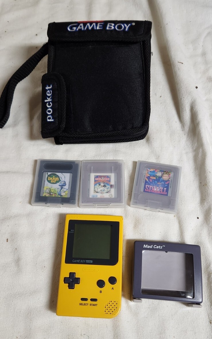Nintendo Game Boy Pocket Yellow MGB-001 With case 3 games Mad Catz 