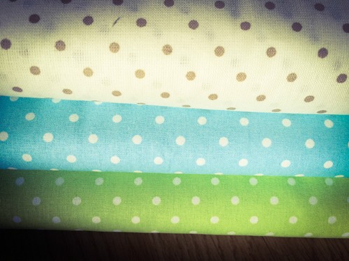 108. Shabby Chic Brown Spots on Cream 100% Cotton Fabric. Price per 1/2 metre - Picture 3 of 3