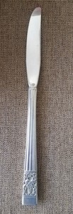 Oneida-Community-Flatware-Coronation-Vintage-1936-8-034-Dinner-Knives-Silverware