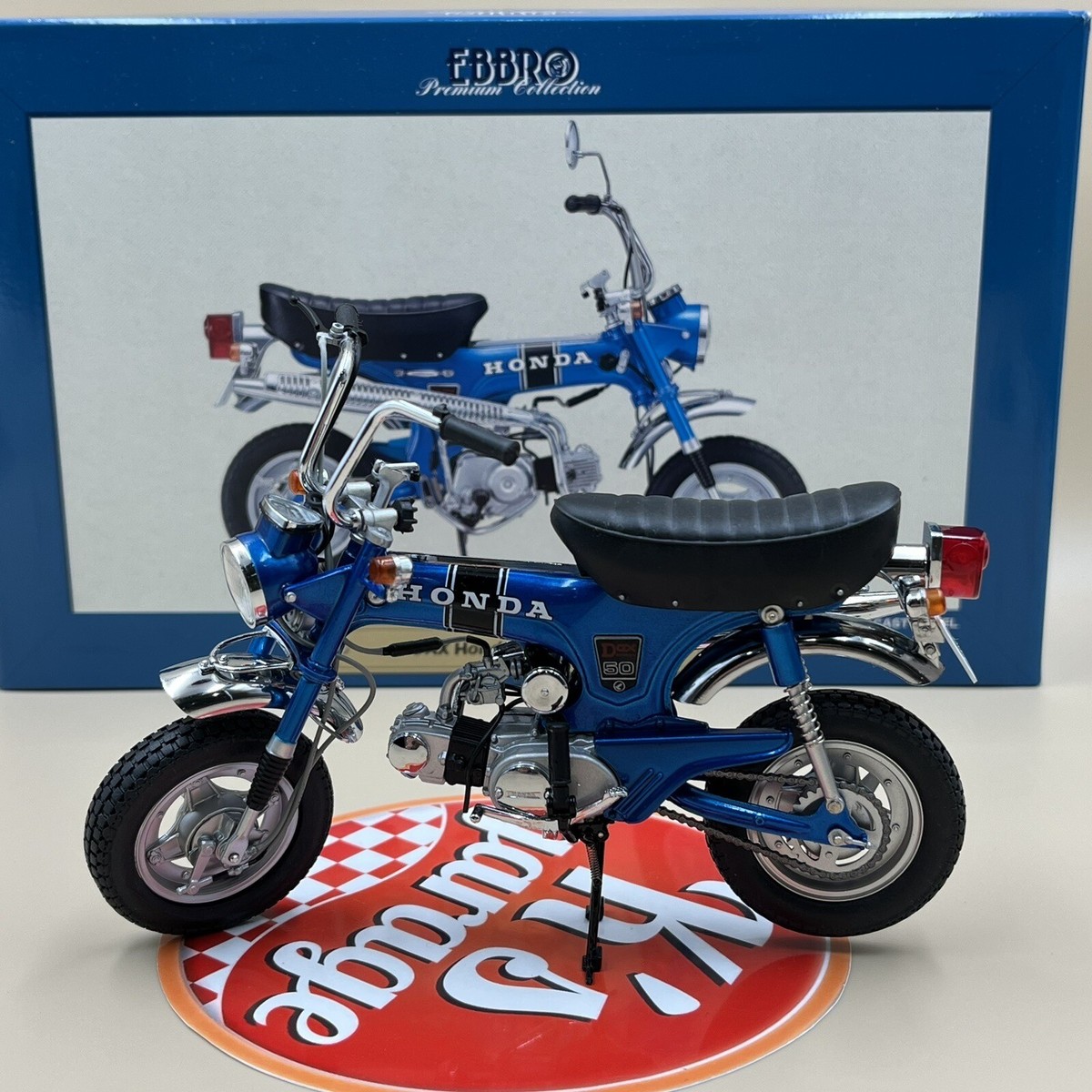 EBBRO 1/10 Honda Dax ST50 metallic blue 1969 Japan Diecast EBBRO 1/10 Honda Dax ST50 metallic blue 1969 Japan Diecast