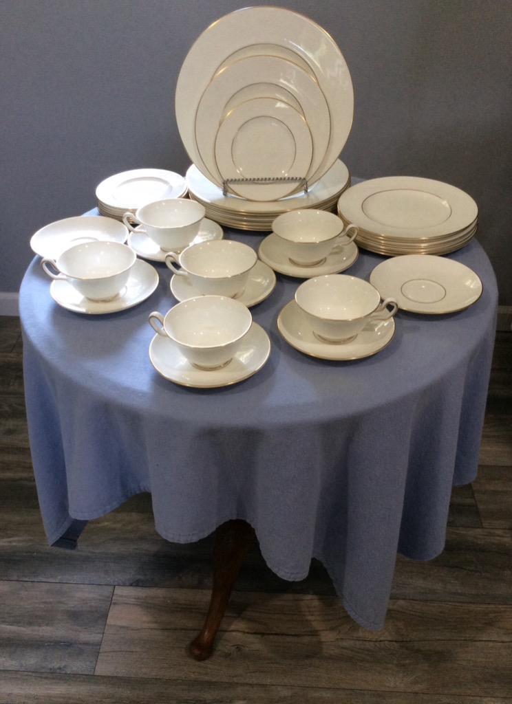Wedgwood SET of 8 Blue Swinburne bone china FIVE-piece place Wedgwood SET of 8 Blue Swinburne bone china FIVE-piece place