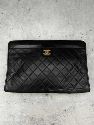 EGA CHANEL Quilted Matelasse Lambskin CC Logo Clutch Bag Black*/7BK0508