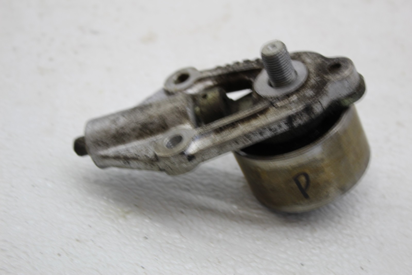 99-01 FERRARI 456 M RIGHT SIDE TIMING BELT TENSIONER PULLEY MOUNT