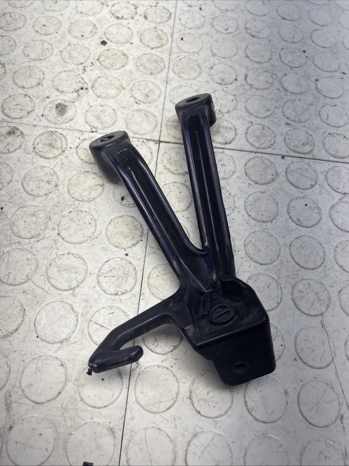 2002 Suzuki GSXR600 passageiro traseiro esquerdo pedestal e suporte OEM - Imagem 4 de 4